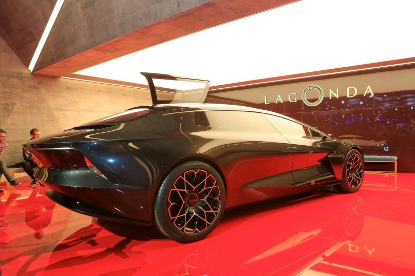 Астон Мартин электромобиль