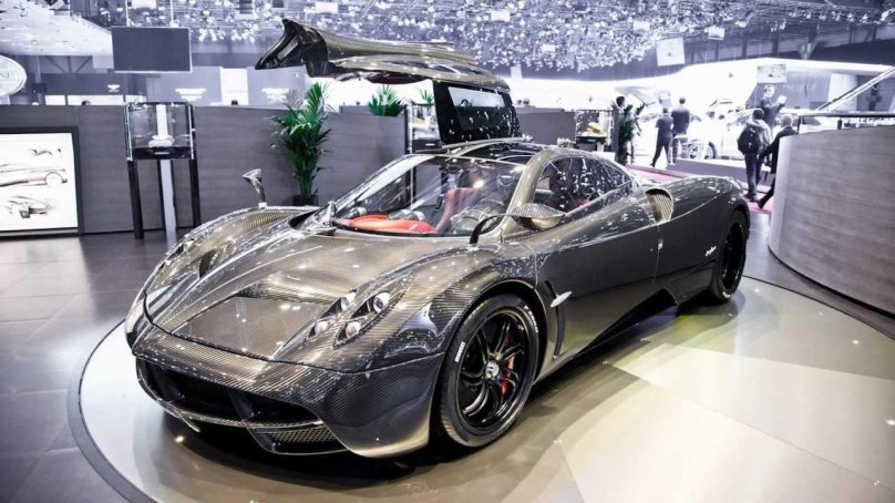 Pagani Huayra Carbon