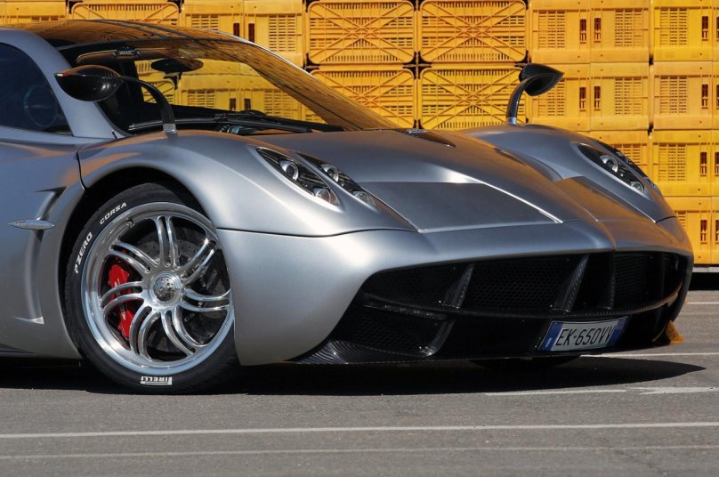 Суперкар Pagani Huayra
