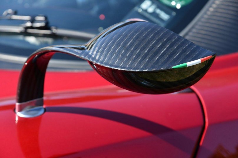 Pagani Huayra зеркало