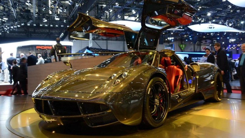 Pagani Huayra карбон