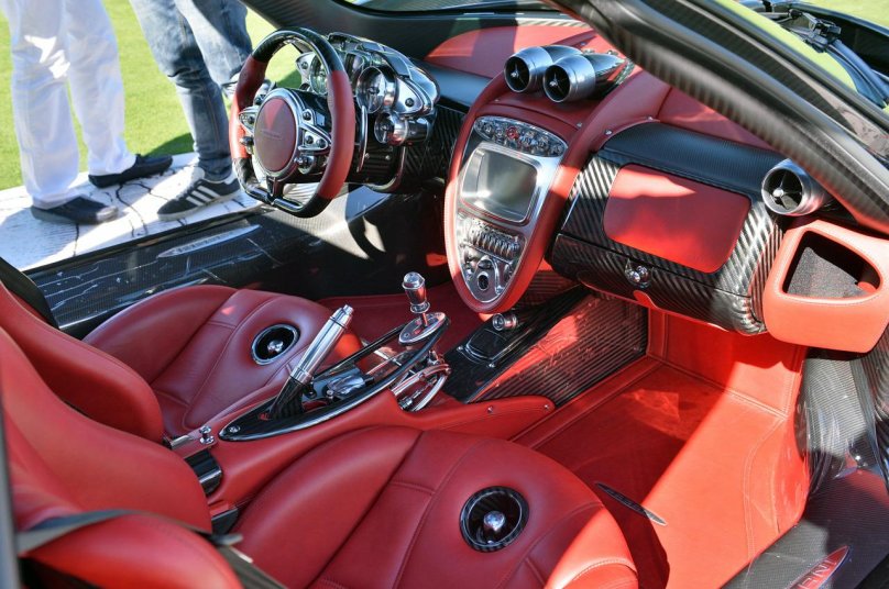 Pagani Huayra салон