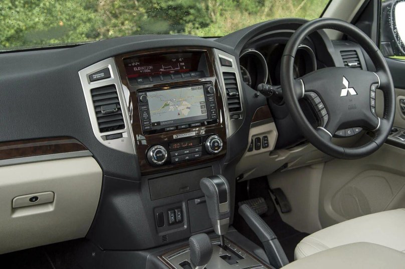 Паджеро 4 салон