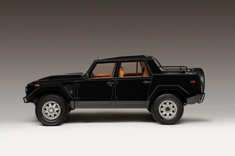 Lamborghini lm002