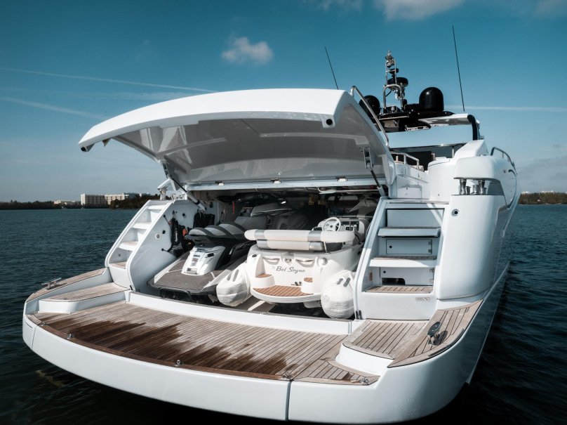 Яхта Riva Folgore 88