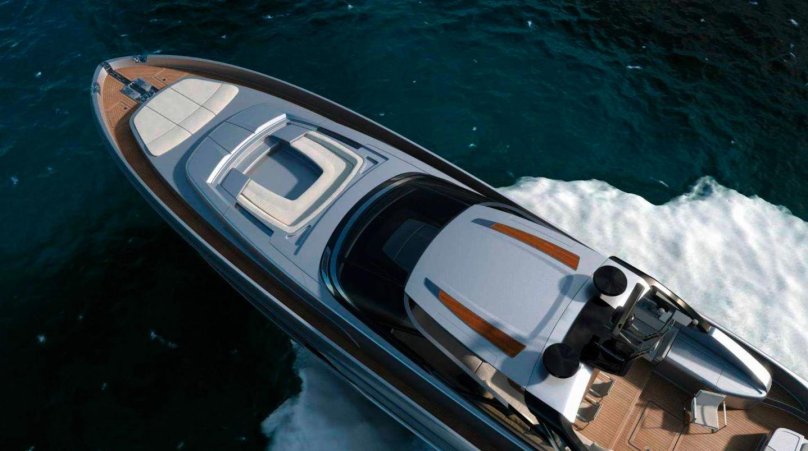 Яхта Рива 88 Домино