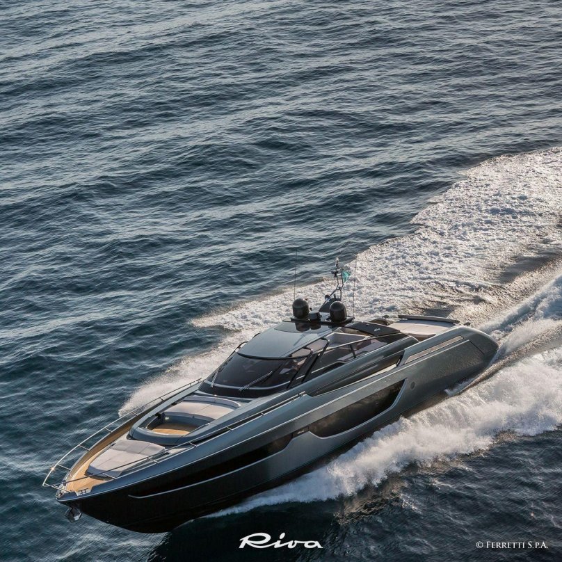 Яхта Рива 76