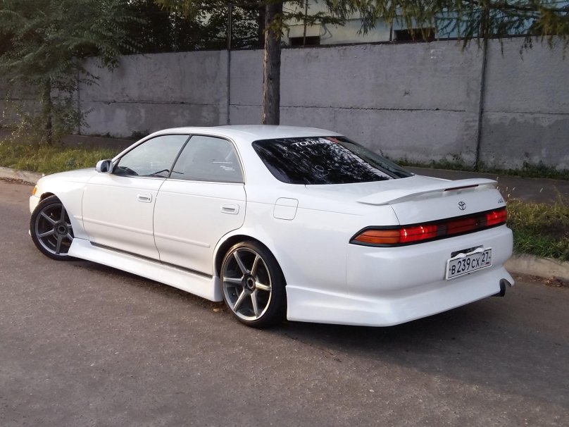 Toyota Mark 2 90 white