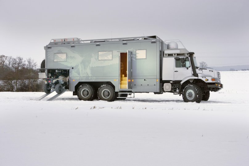 Mercedes Benz Zetros 6x6 motorhome