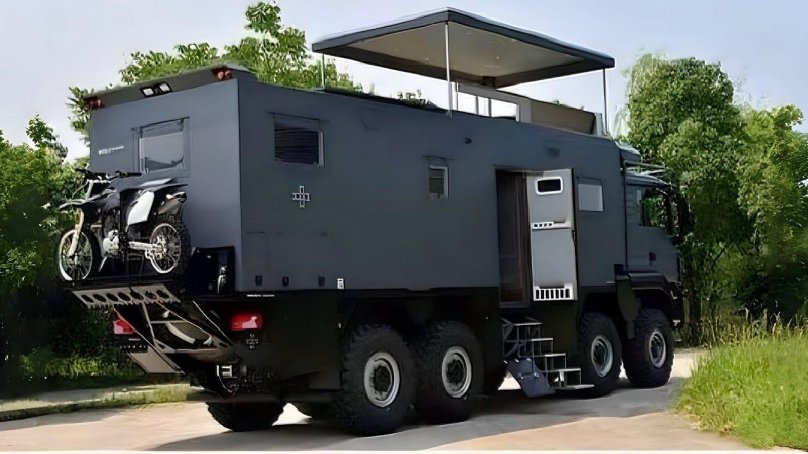 Mercedes 8x8 Expedition Motorhome