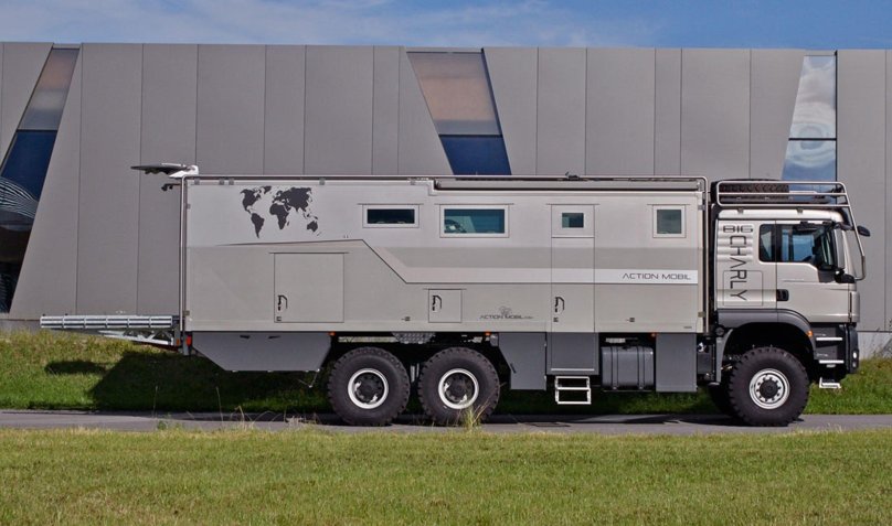 Mercedes 8x8 Expedition Motorhome