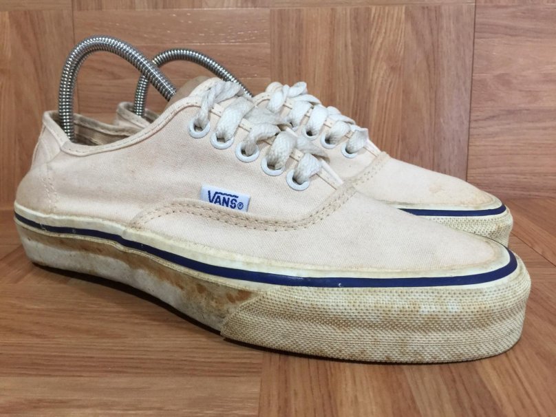 Vandal White with Blue Specks