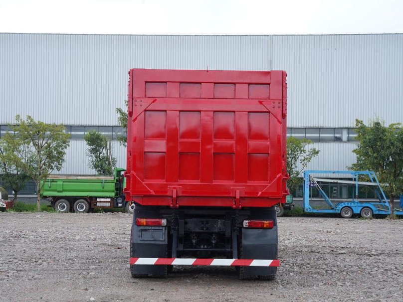 Hongyan Genlyon c500 8x4 dump truck