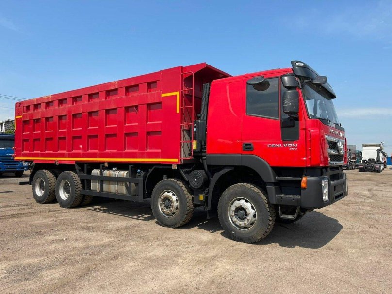 Hongyan SAIC-Iveco 8x4 dump truck