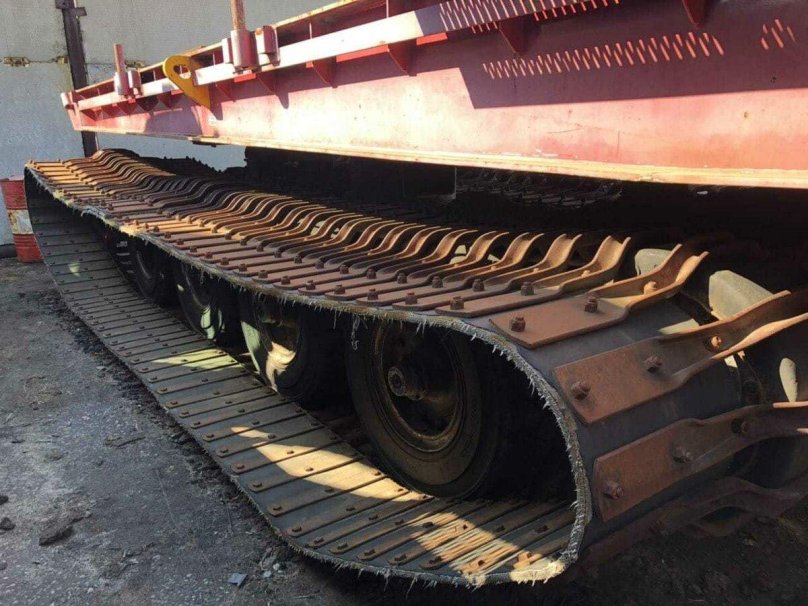 Snow and swamp vehicle Husky 8