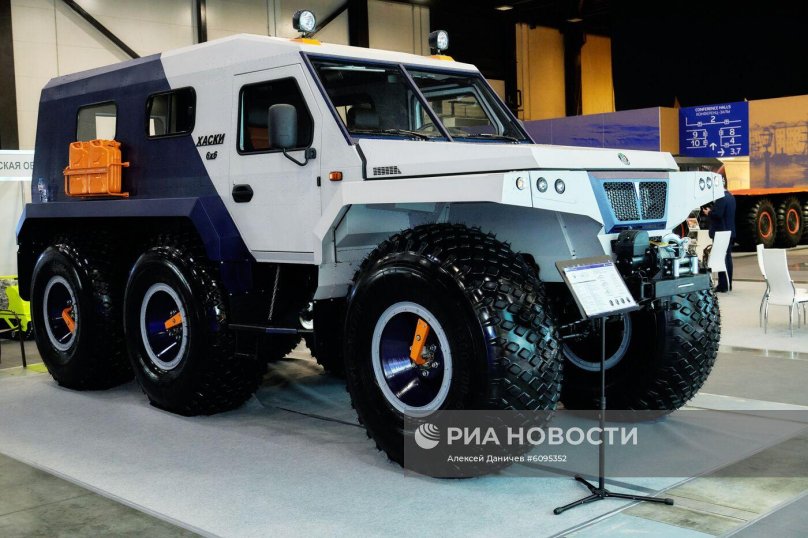 Snow and swamp-going vehicle Trekol Husky