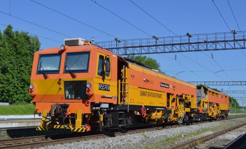 Straightening-tamping-straightening machine Unimat 4s