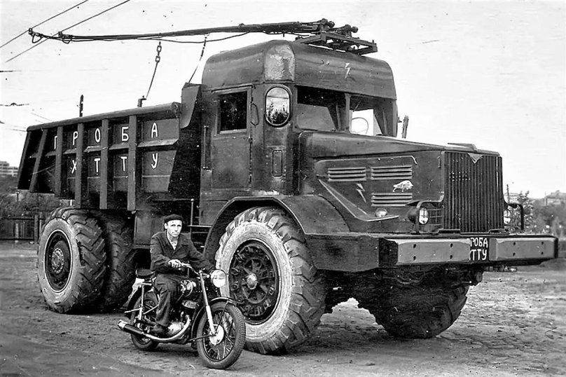 Maz-525 trolley truck