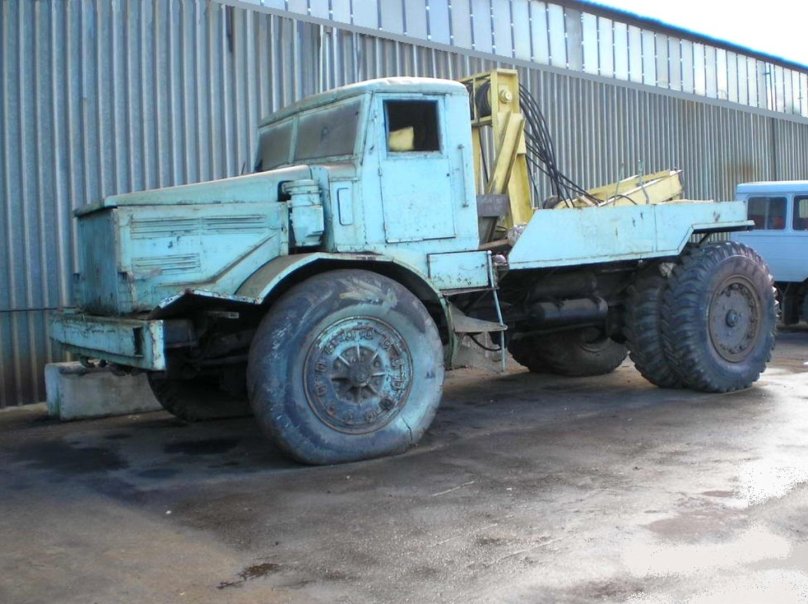 Maz-525 dump truck