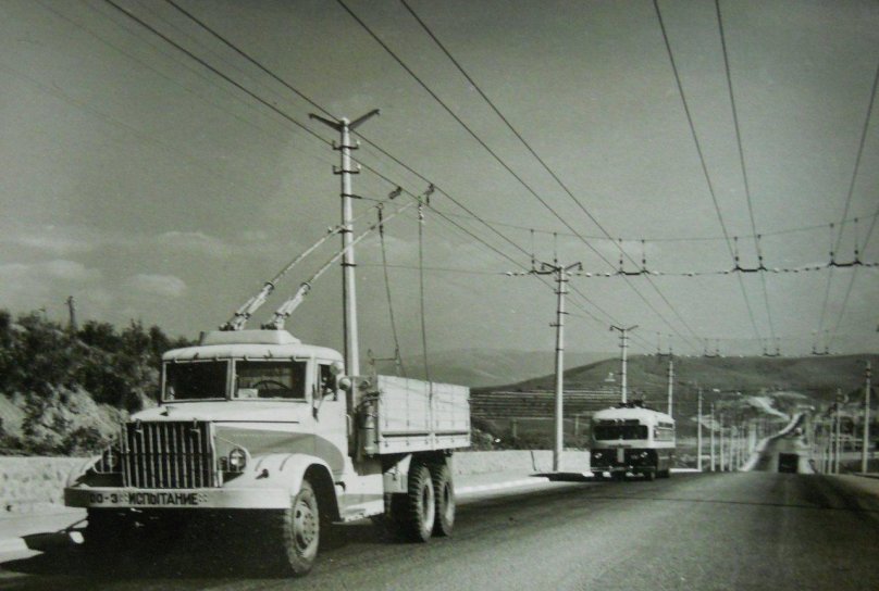 Trolley carrier MAZ-525