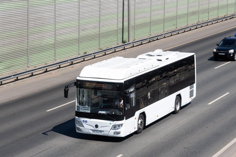 Lotus 105 bus