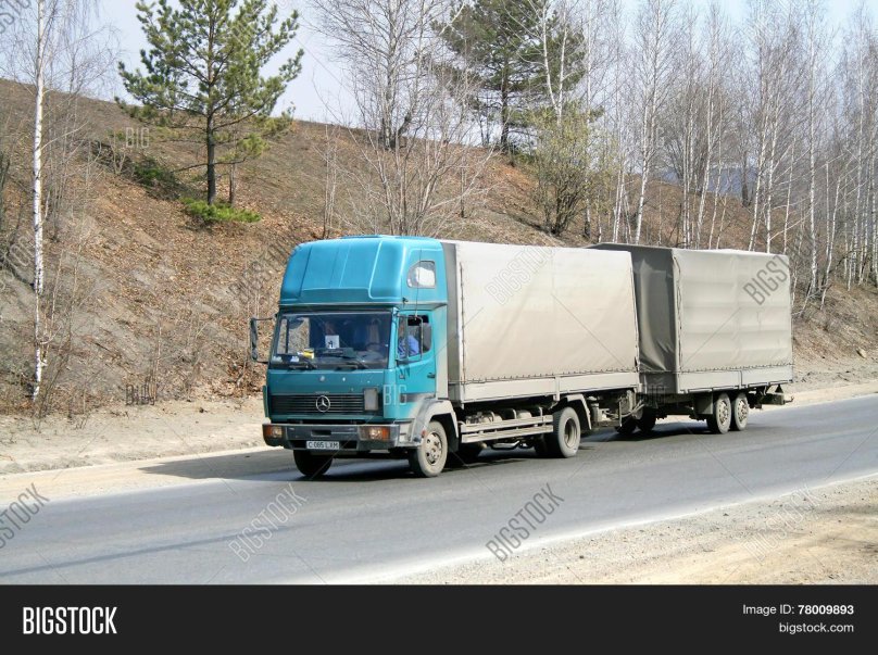 Mercedes 814 with trailer