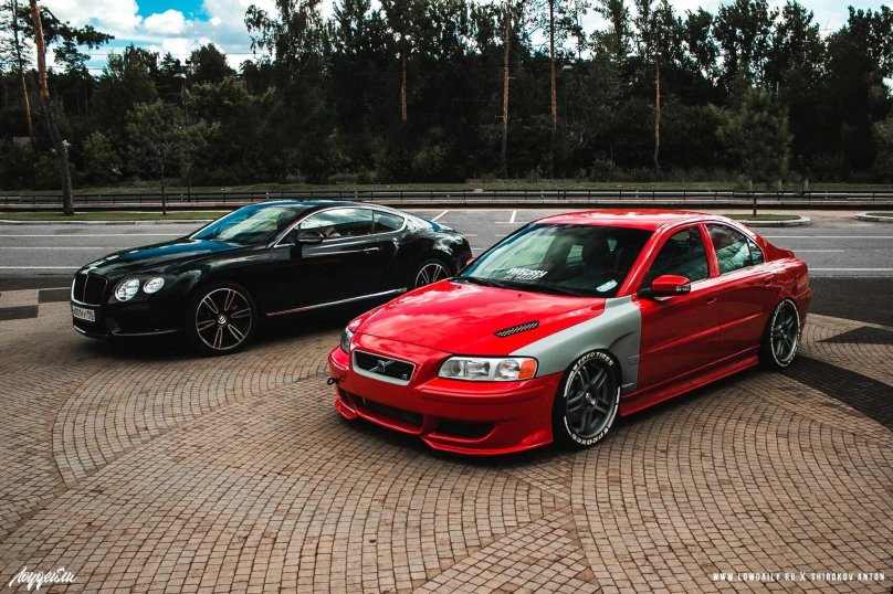 Volvo s60r red