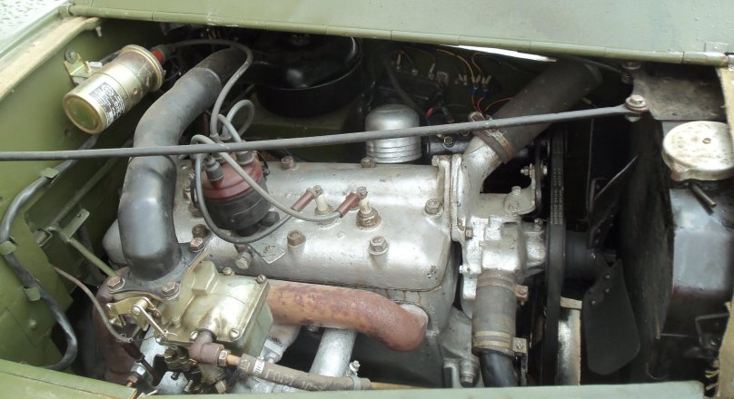 Gaz 67 engine compartment