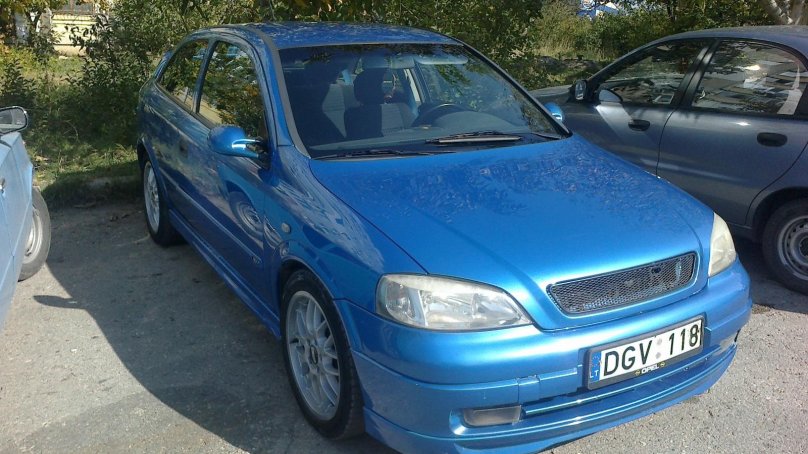 Nissan Almera 2000