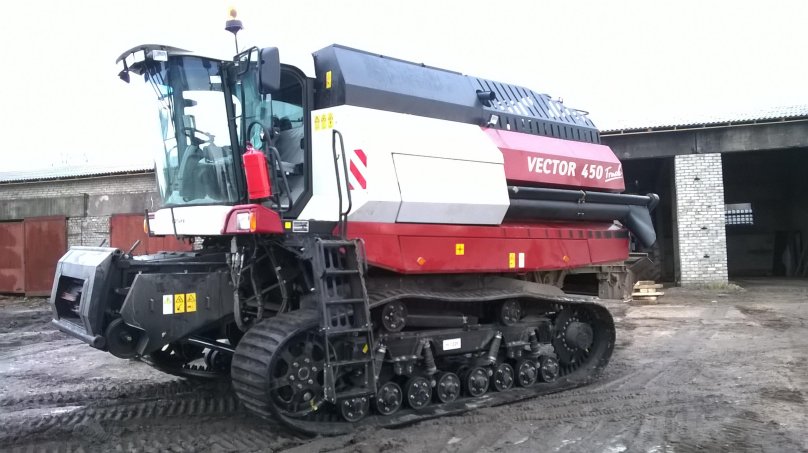 Crawler combine harvester vector 450