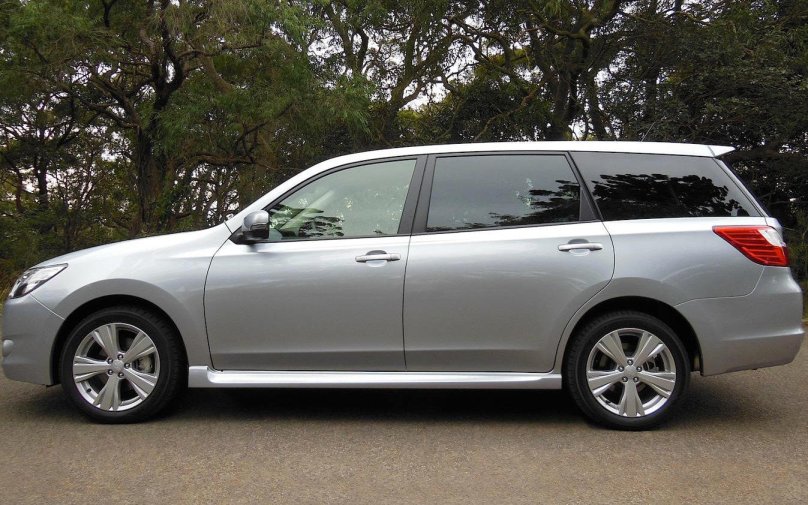 Subaru Exiga crossover 7