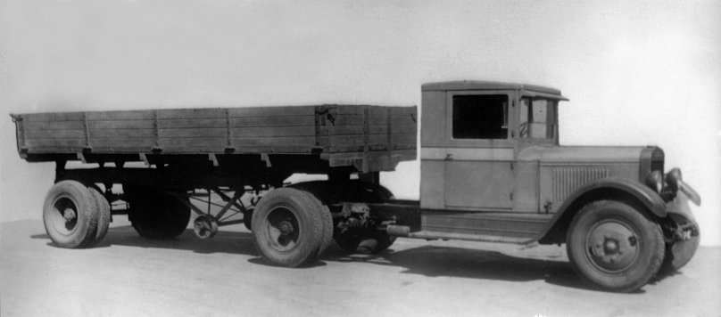 Zis-10 saddle tractor