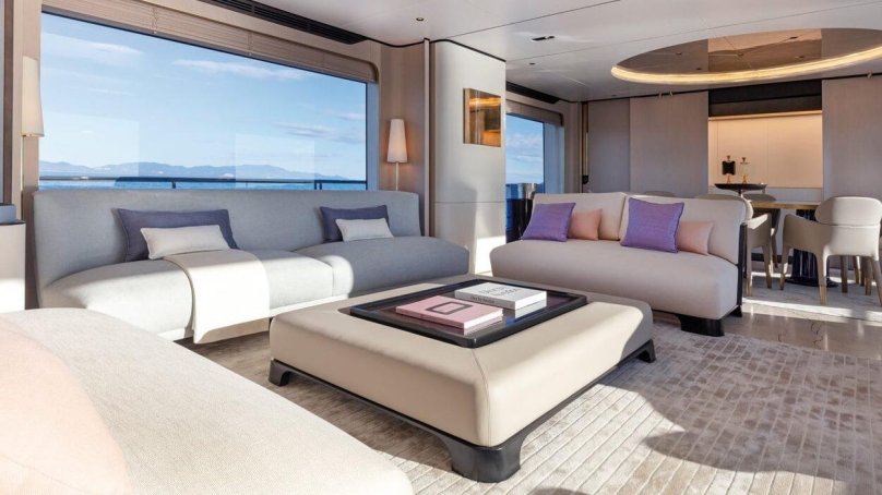 New Azimut 32 meters