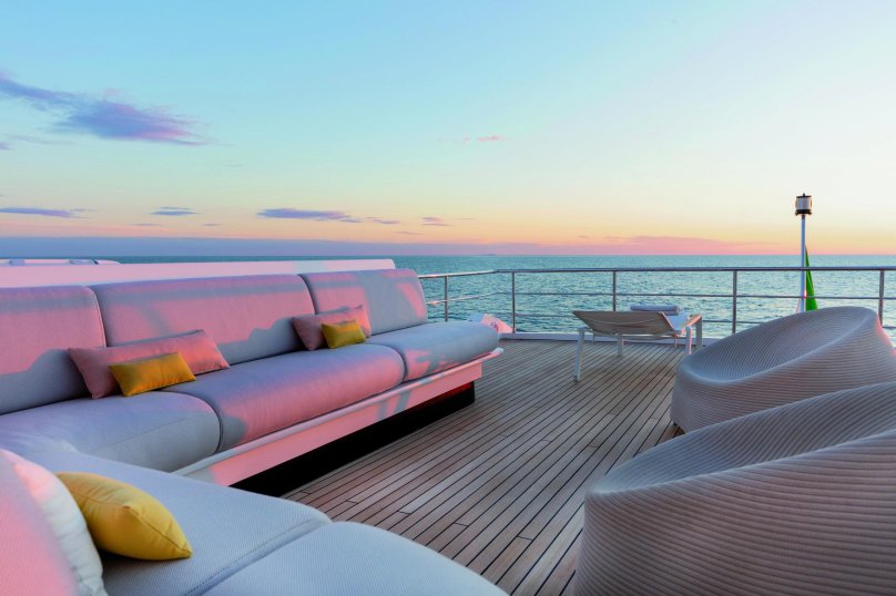 New Azimut 32 meters