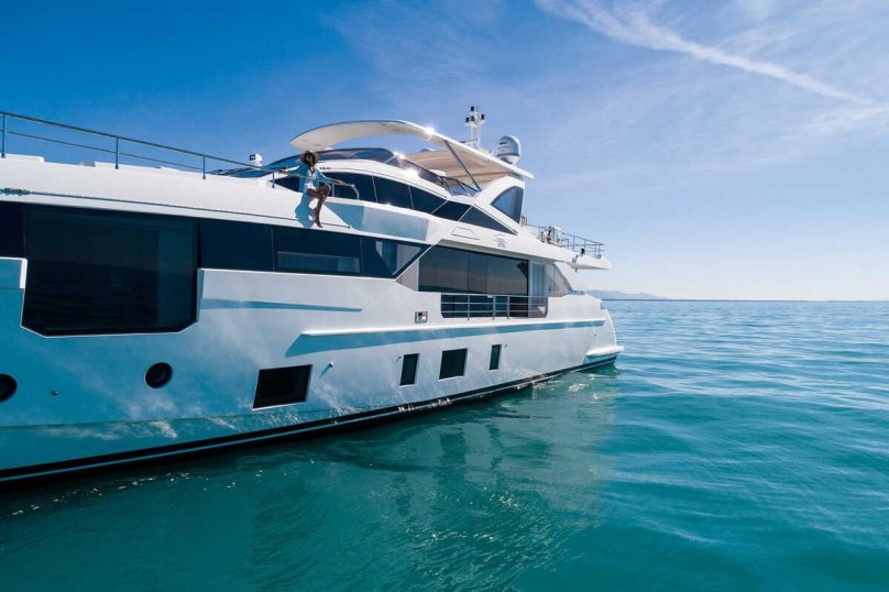 Yacht Azimut grande 32 metri
