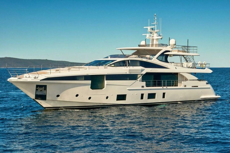 Yacht 35 meters
