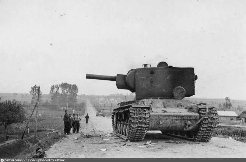 Tiger destroyed by ISU 152