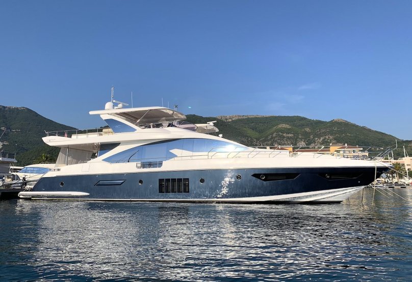 Azimut 80 yacht