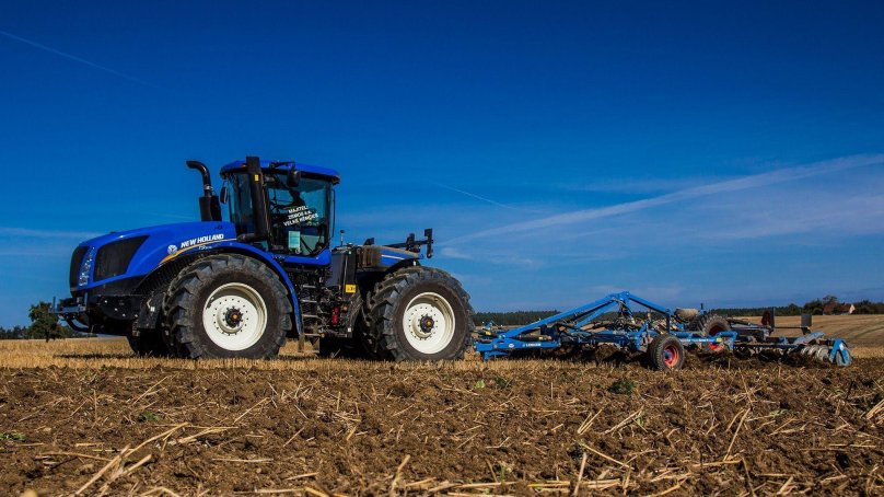 New Holland Tractor t9
