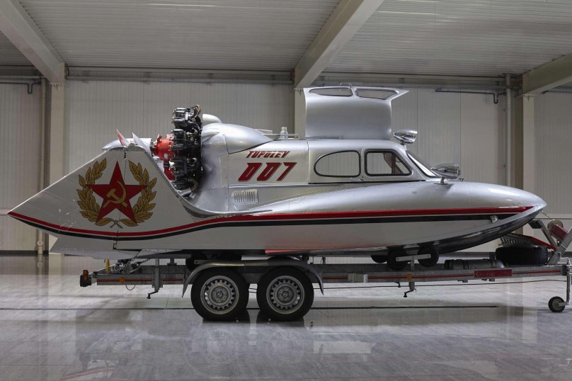 Amphibian snowmobile a-3