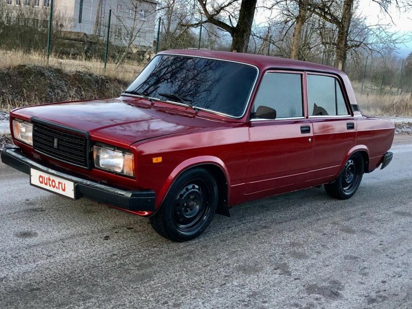 Vaz 2107 red
