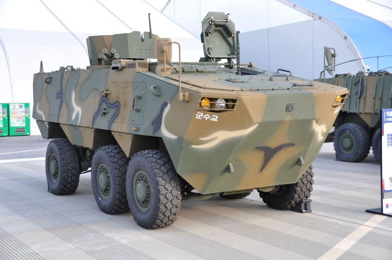 Armored personnel carrier k806