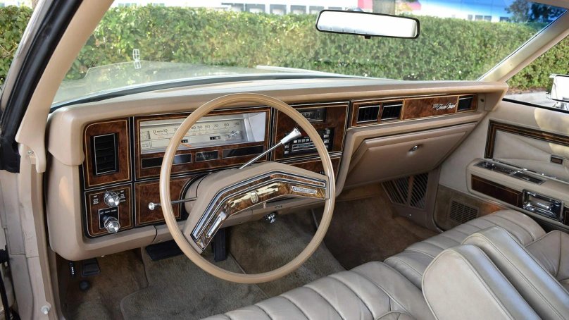 Lincoln Continental Town car 1979