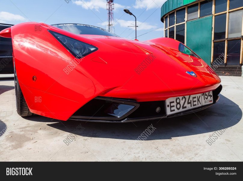 Compare Ferrari and Marussia cars