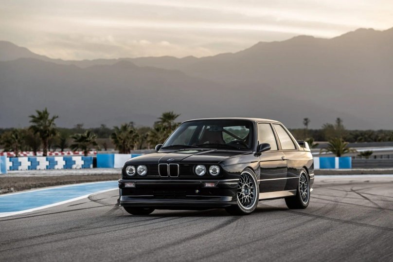 BMW e30 sedan