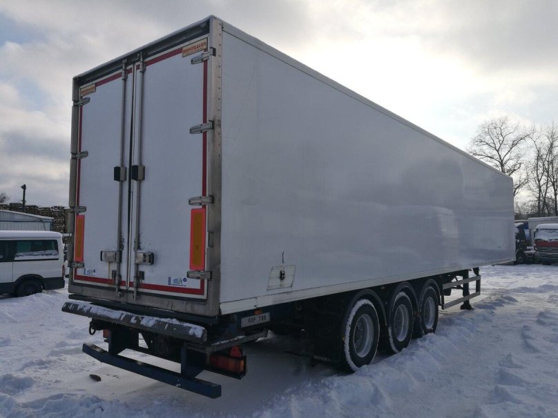 Refrigerated semi-trailer