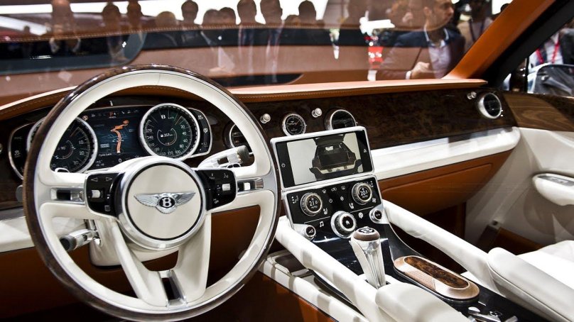 Bentley Exp 9 f interior