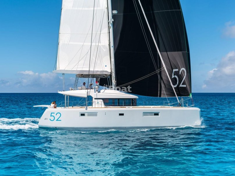 Yacht catamaran Lagoon 52
