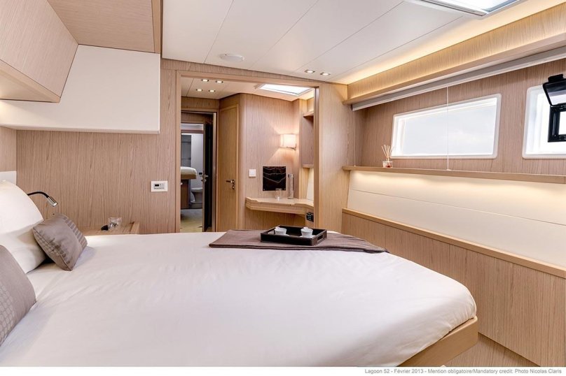 Sailing catamaran Lagoon 52