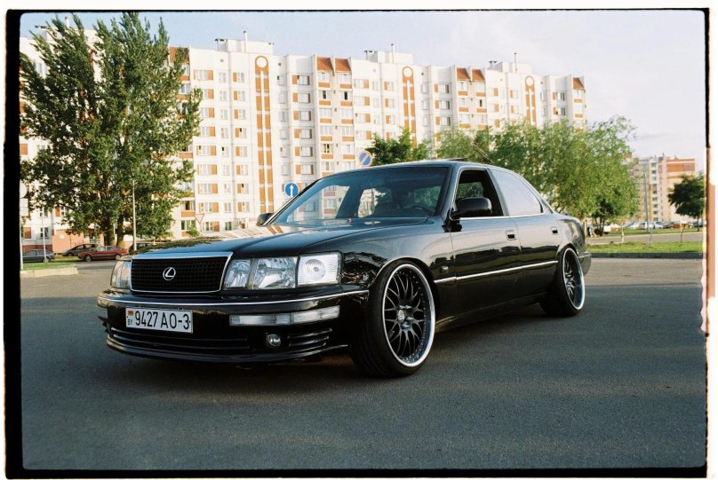 Lexus LS 400
